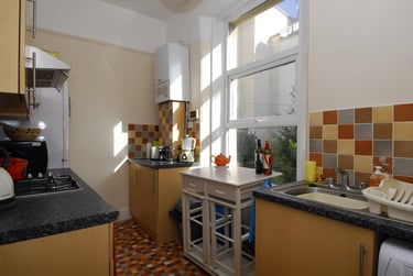 2 bed flat, 11 Napier Terrace, Flat 1, Mutley, Plymouth, PL46ER - Image 3
